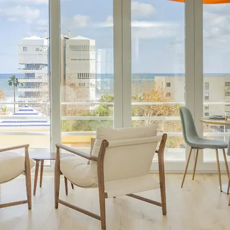 Cubo's Sea View & Fun Eurosol 公寓